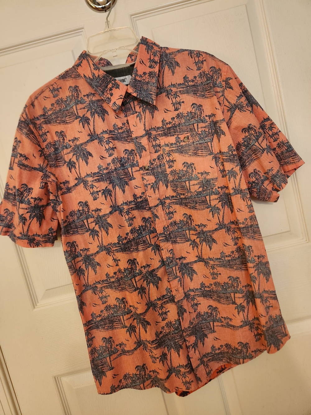 Univibe- Short-Sleeve Hawaiian  Shirt. Navy/coral. Mens Large. Like New.
